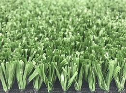 Césped artificial con filamentos de forma fibrilada GPE